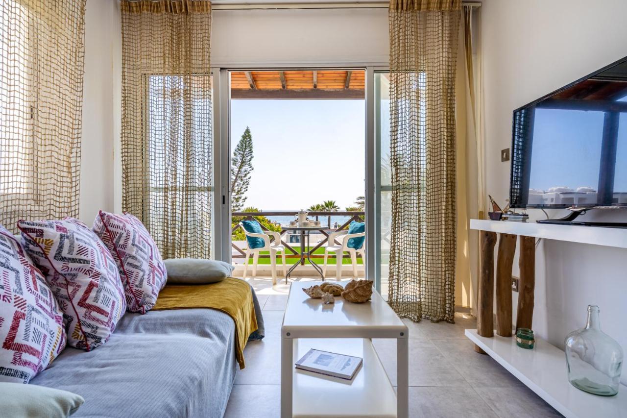 Seawaves 1- Bedroom Apartment Near Meneou Beach Larnaca Zewnętrze zdjęcie