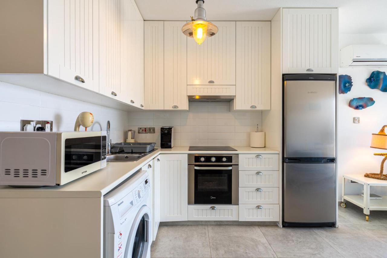 Seawaves 1- Bedroom Apartment Near Meneou Beach Larnaca Zewnętrze zdjęcie